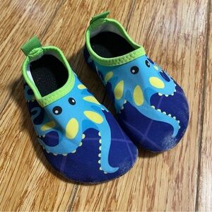 Water shoes size 6 for toddler boy girl. Used